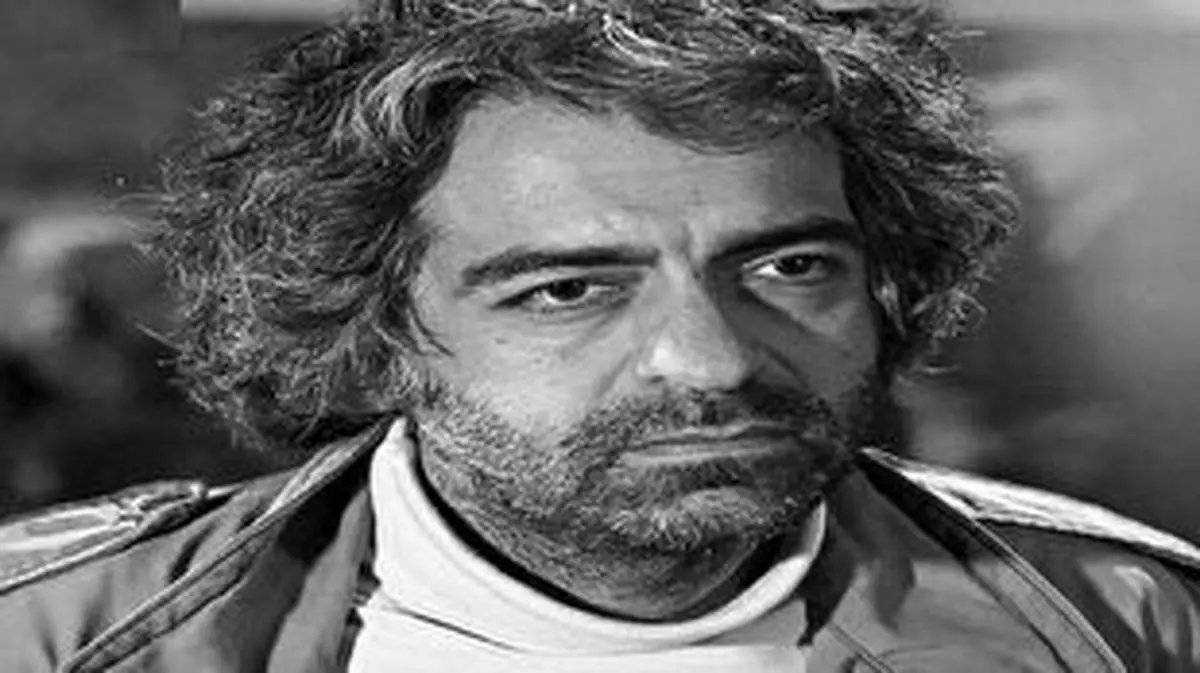 کارگردان مقتول در کنار پدر و مادرش /عکس