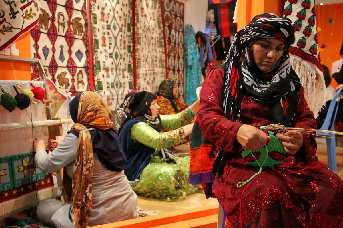 از فرش تخت جمشید رونمایی شد + عکس
