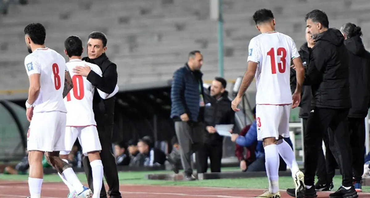 حمله به قلعه‌نویی به خاطر بازی ندادن یک استقلالی