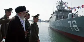 تصویری از رهبرانقلاب در کنار ناوشکن ایرانی جماران