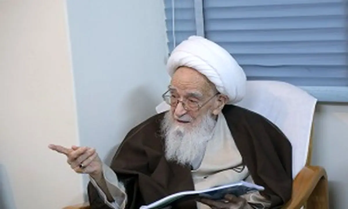 آیتالله صافیگلپایگانی: نمایندگان مجلس طرح گرانی بنزین را لغو کنند