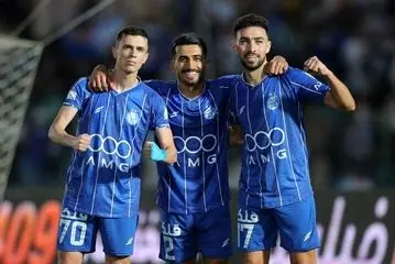 تصویری جالب از کاروان استقلال در فرودگاه