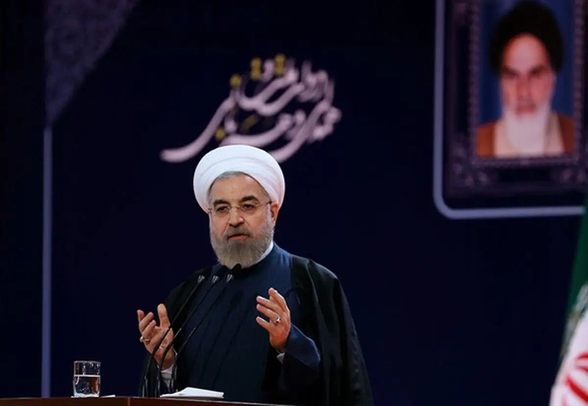 دعای حسن روحانی در مراسم تنفیذ+عکس