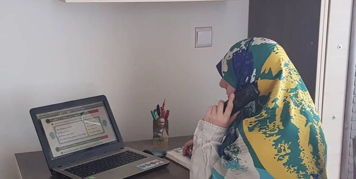 تدریس تلفنی به دانش‌آموزان

