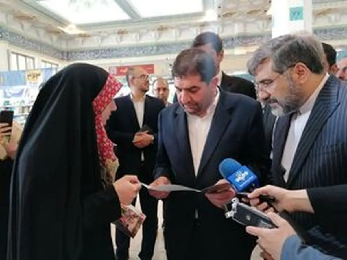 مخبر: دولت همه جانبه از صنعت نشر پشتیبانی می‌کند