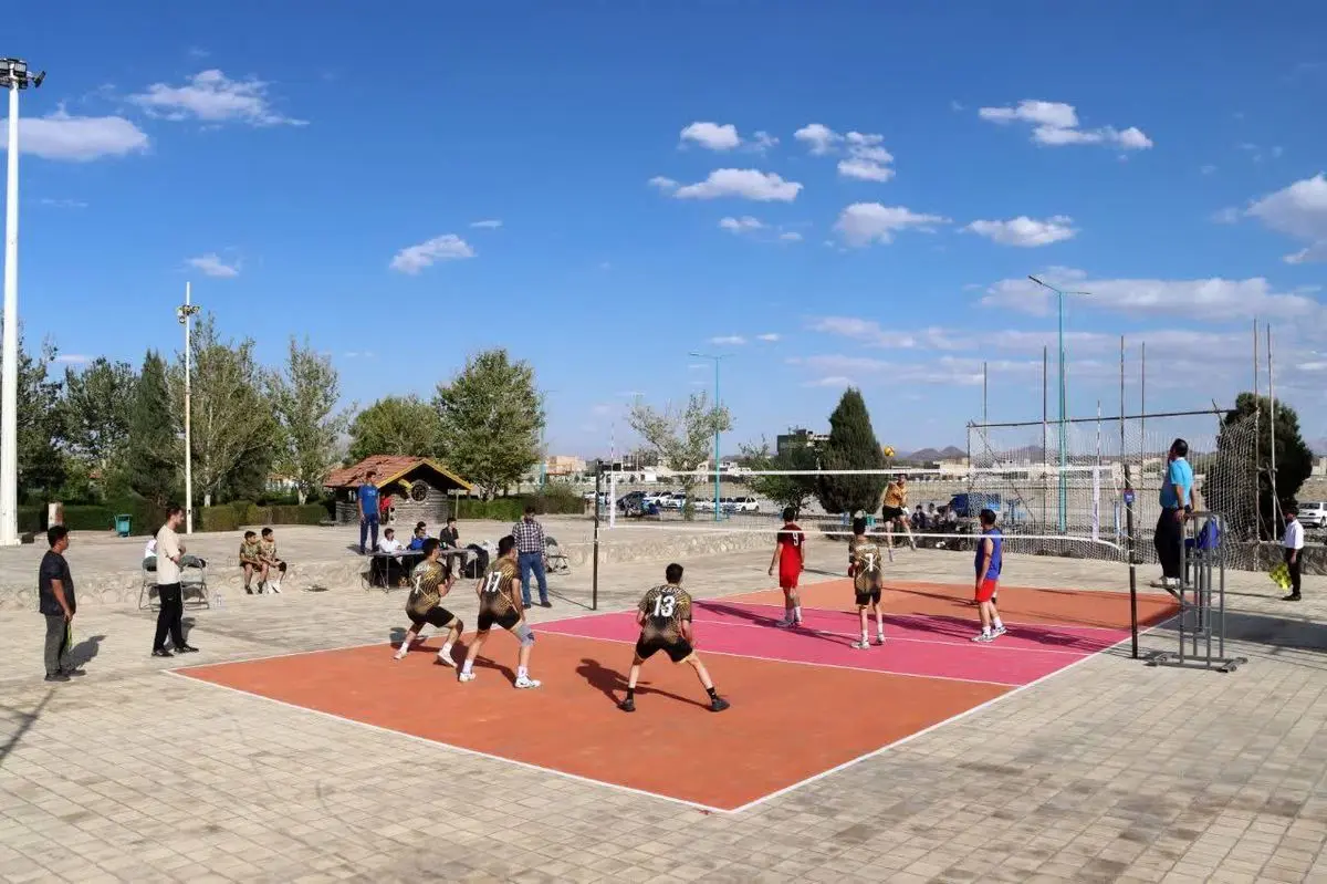 مسابقات والیبال فضای باز در مهریز برگزار شد
