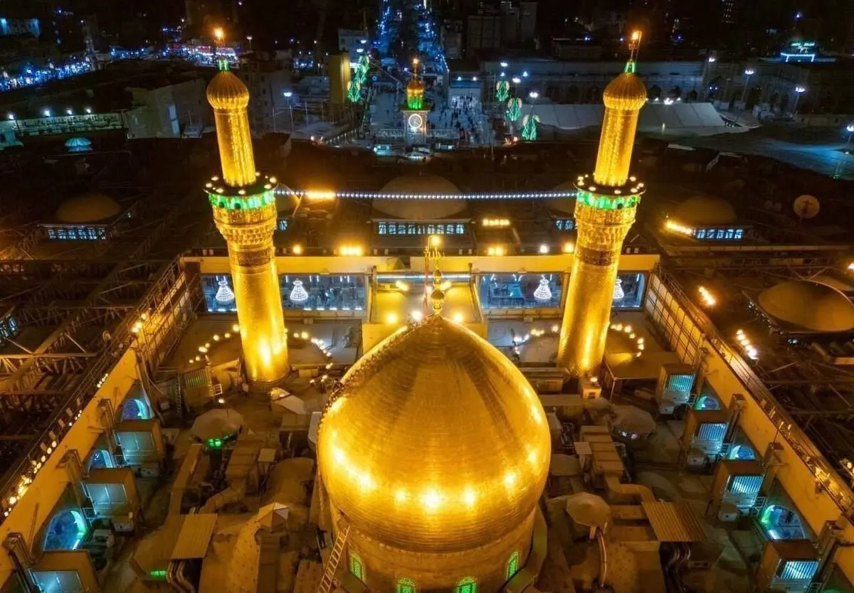  تصویری از رهبر معظم انقلاب در حرم امام حسین علیه السلام 