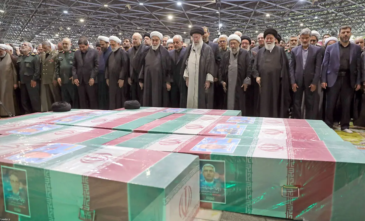 بازتاب اقامه نماز بر پیکر «شهدای خدمت» توسط رهبر انقلاب در خبرگزاری آسوشیتدپرس