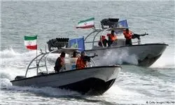 قایق های ایرانی ناو آمریکا را به چالش کشیدند