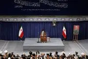 معنی آیه نصب شده دیدار امروز رهبر انقلاب با مردم کرمان