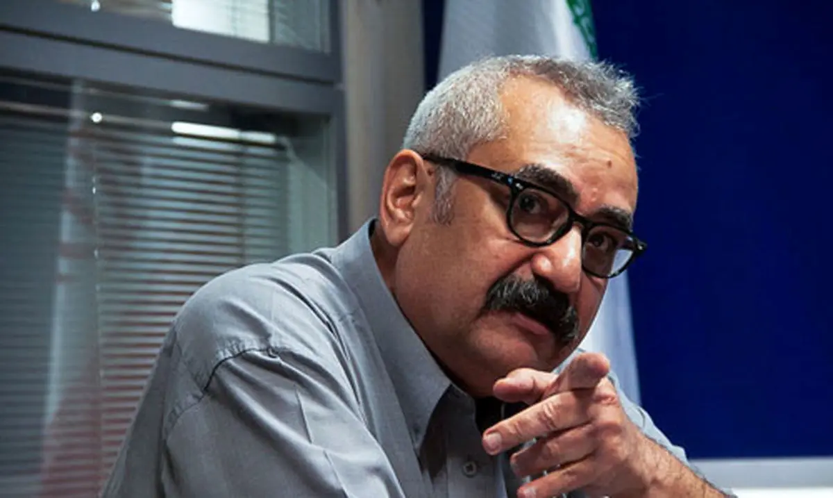 فرزاد موتمن «خرچنگ» را میسازد