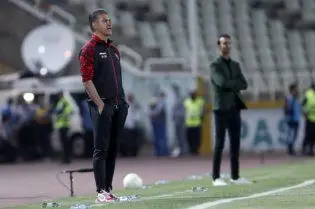 نمی‌دانم چرا داورها می‌خواهند پرسپولیس مساوی کند!