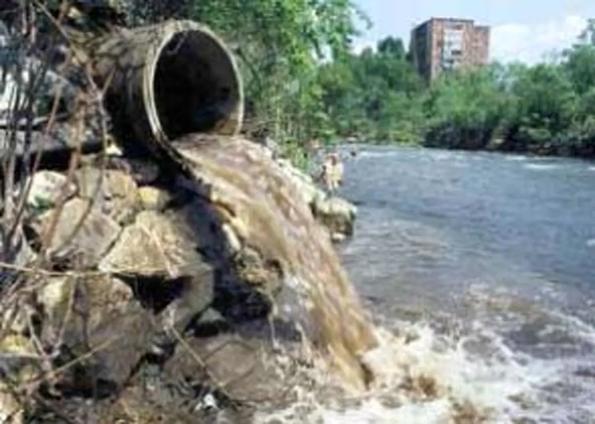 فوران فاضلاب معضل شهرداری شادگان