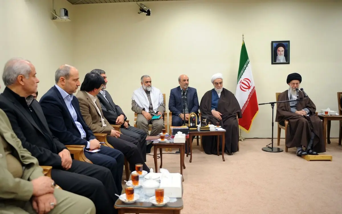 رهبرانقلاب: ایستادن بانوی ورزشکار بر سکوی قهرمانی با حجاب کامل اسلامی افتخاری بالاتر از قهرمانی است 