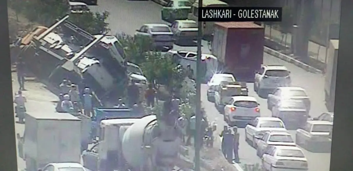 واژگونی تریلی حامل خودروهای صفر