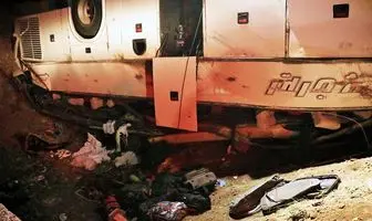 یک کشته و ۷ مجروح در پی واژگونی مرگبار اتوبوس مسافربری