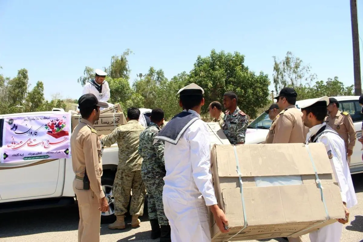 توزیع ۳۰۰ بسته معیشتی در شهرستان جاسک توسط نیروی دریایی ارتش