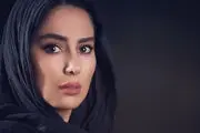 شیدا یوسفی از بازیگران زن در کنار استخر