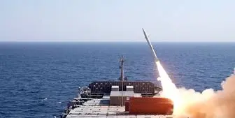 لحظه شلیک موشک بالستیک از ناو شهید مهدوی سپاه