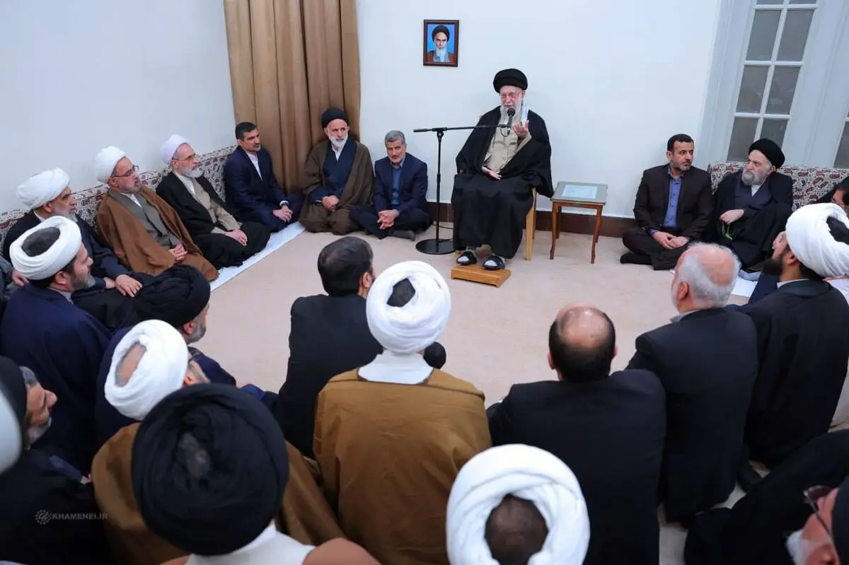 رهبر انقلاب: حوزه علمیه وام‌دار آیت‌الله جوادی آملی است
