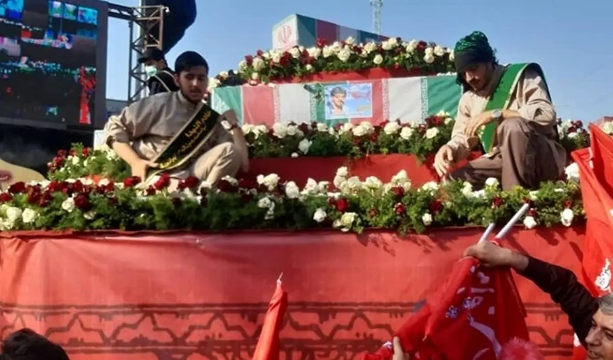 مراسم تشییع پیکر شهدای مدافع حرم در میدان امام حسین(ع) تهران +ویدئو و عکس