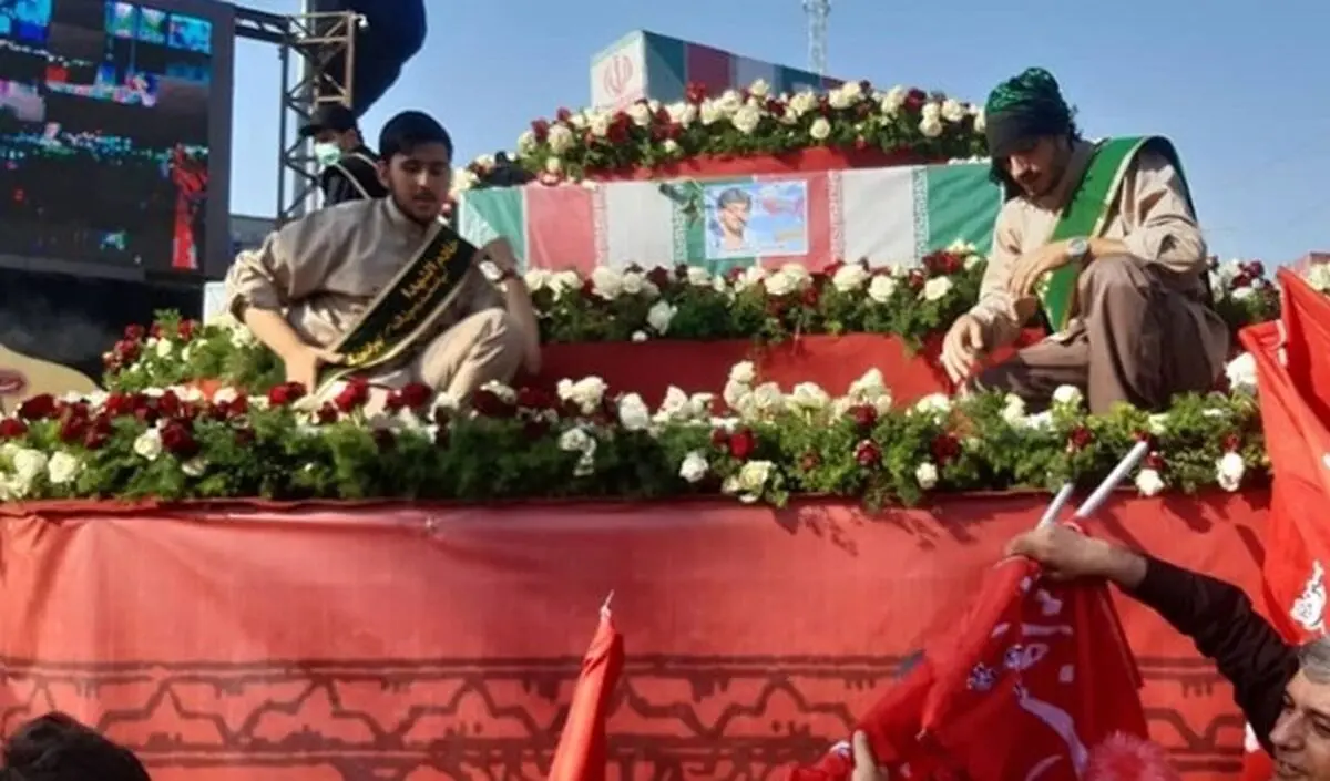 مراسم تشییع پیکر شهدای مدافع حرم در میدان امام حسین(ع) تهران +ویدئو و عکس