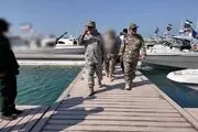 فرمانده کل سپاه درحال تماشای ناو هواپیمابر آمریکا 