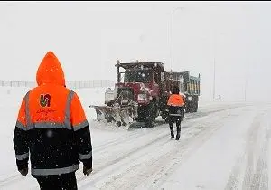 امدادرسانی به شهروندان گرفتار در برف و کولاک در 12 محور مواصلاتی کشور