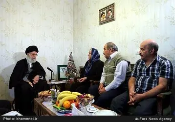 دیدار رهبر انقلاب اسلامی با خانواده‌ شهید آشوری