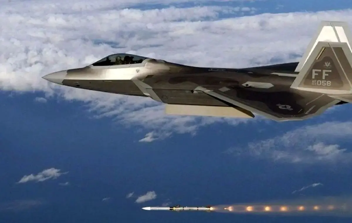 تصویری از خلبان آمریکایی بعد از سقوط هواپیمایش در کویت