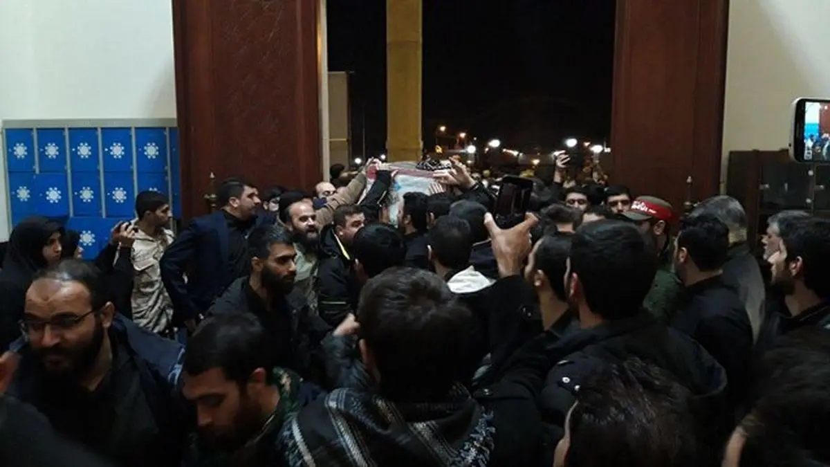 تشییع پیکر مطهر حاج قاسم سلیمانی و شهدای مقاومت در حرم امام خمینی(ره)