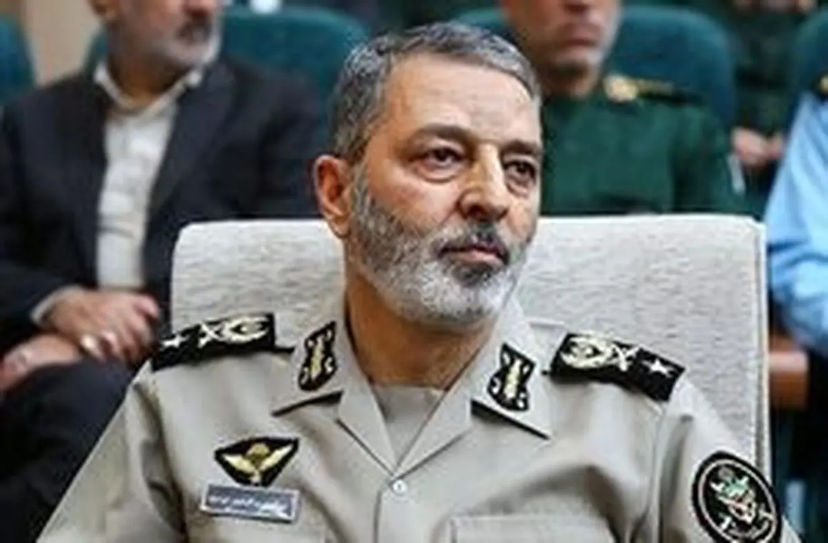 بازدید فرمانده کل ارتش از یکی از پایگاه های هوانیروز