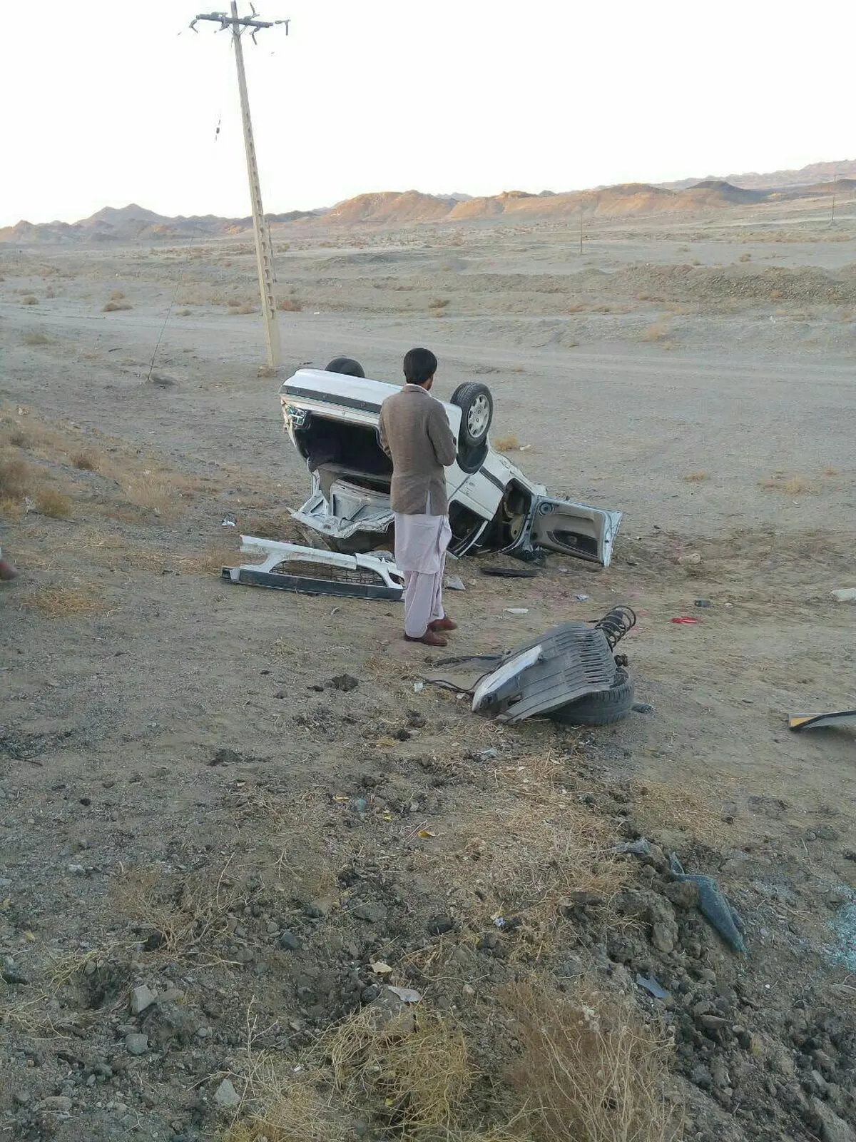 واژگونی مرگبار پژو ۴۰۵ درمحورخاش+ تصاویر
