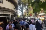 ازدحام دلارفروشان در فردوسی تهران/گزارش تصویری