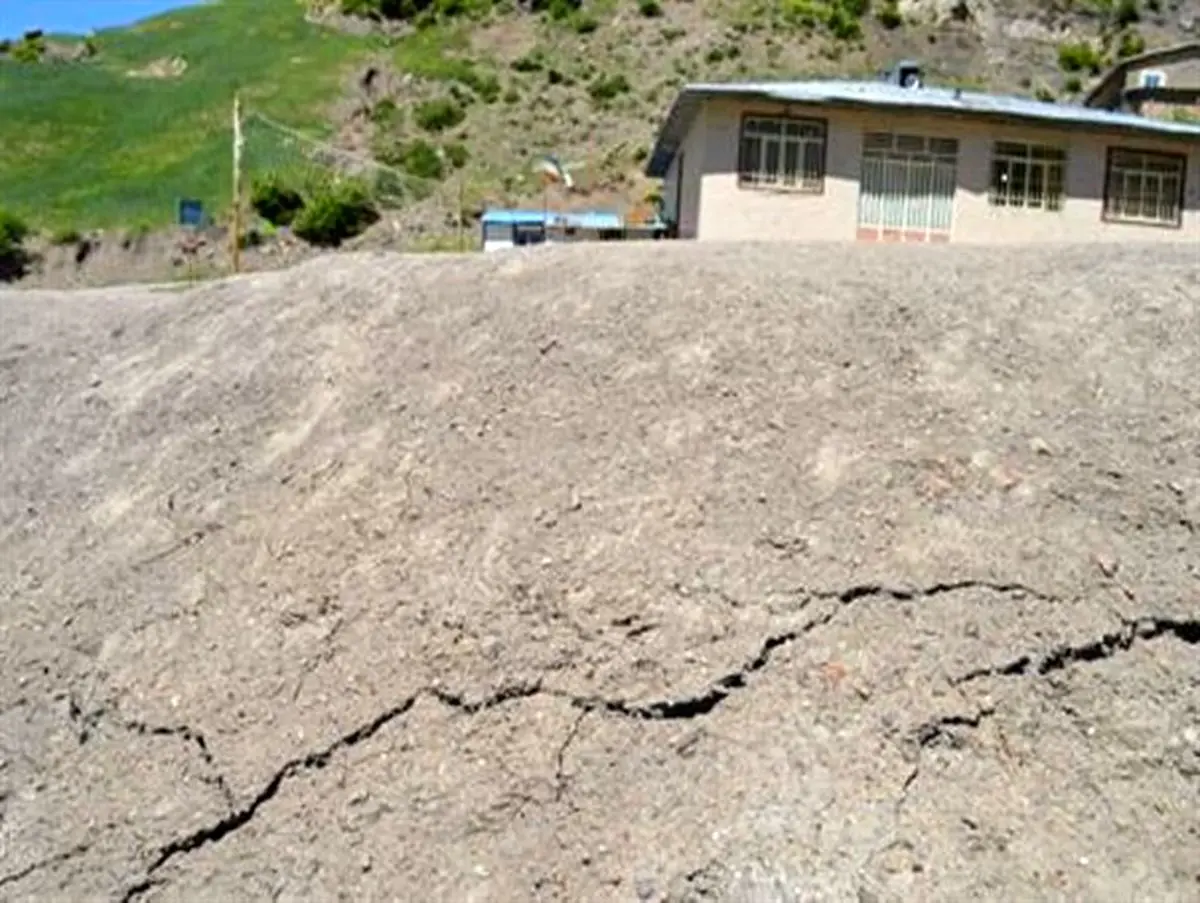 رانش زمین در کمین مدرسه روستای کشکک+تصاویر
