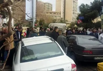 رانندگان بخش خصوصی شرکت واحد اتوبوسرانی مقابل وزارت کشور تجمع کردند