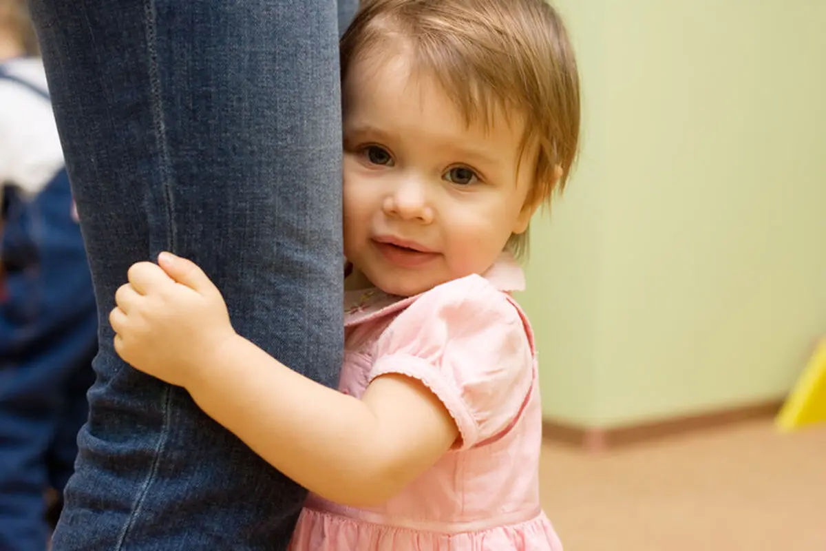 چگونه با کم رویی کودکان مقابله کنیم؟
