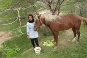 از نبود باشگاه سوارکاری دولتی تا گلایه از مسئولین در گفتگو با بانوی اسب سوار کردستانی