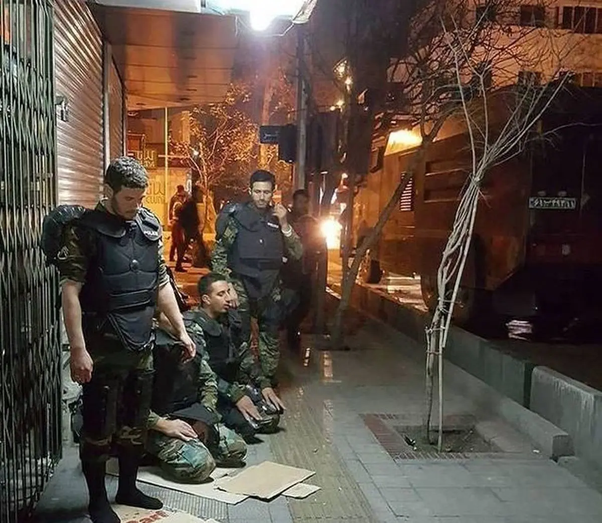 نماز اول وقت نیروهای یگان ویژه/ عکس