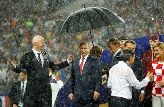  همه چترها فقط برای "پوتین" /عکس