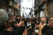 دسته‌روی عزاداران همزمان با تاسوعا در بازار تهران