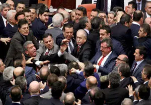 درگیری فیزیکی نمایندگان مجلس ترکیه بر سر عملیات عفرین