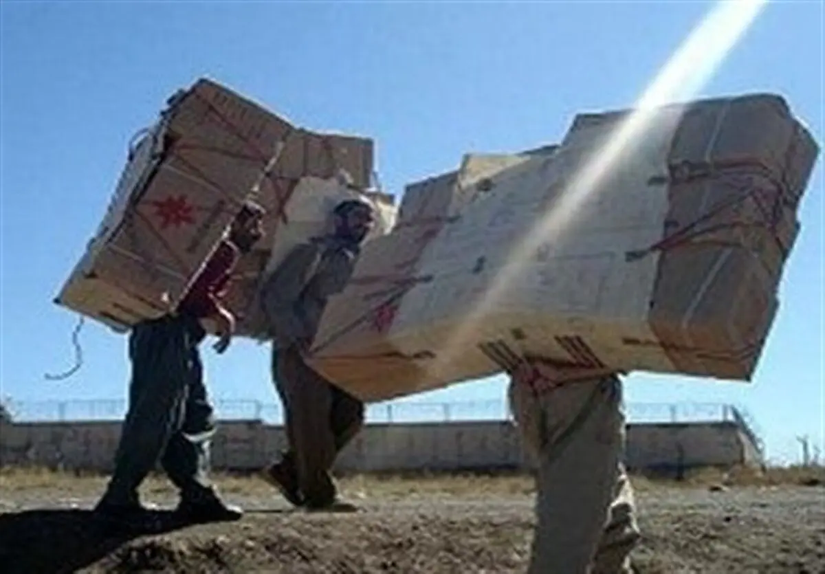 به جای برخورد با کوله‌بران با قاچاقچیان میلیاردی برخورد کنید