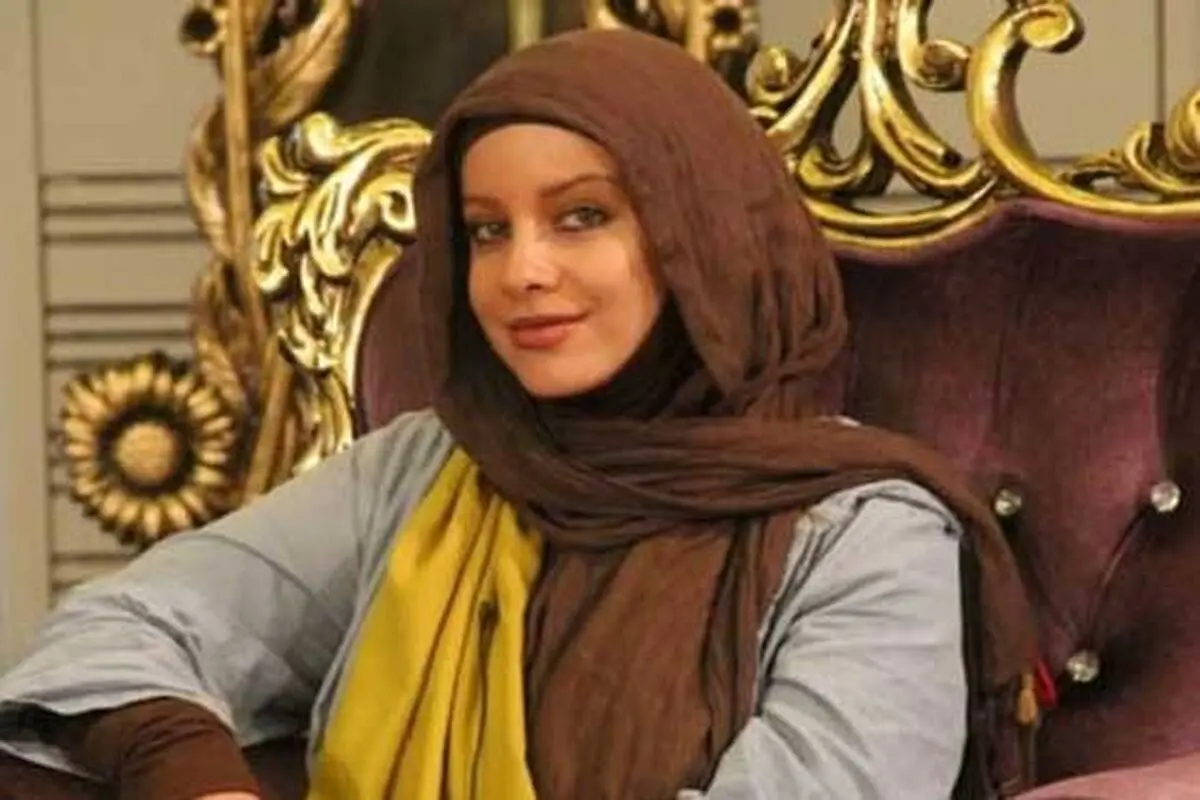 خانم بازیگر طرفدار استقلال/کری خواندن برای پرسپولیسی ها/عکس
