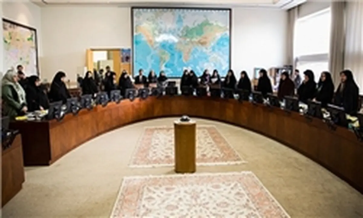 گریه دختر حقوق‌بگیر نجومی برای همسر یکی از سران فتنه
