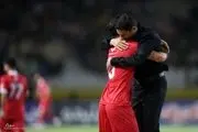 خداحافظی هاشمیان از بازیکنان در رختکن صحت ندارد/ هاشمیان همچنان سرمربی پرسپولیس است