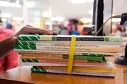 جشن پاره کردن کتاب در میان دانشآموزان