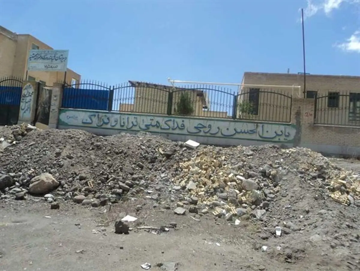 نسخه ای که شهردار برای رفع تپه سنگی جلوی مدرسه پیچید