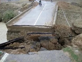 سیل راه ارتباطی 8 روستای چگنی را قطع کرد