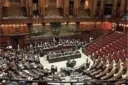 شیردادن جالب یک نماینده مجلس به فرزندش